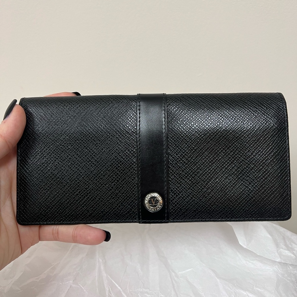 Valentino Garavani Wallet.